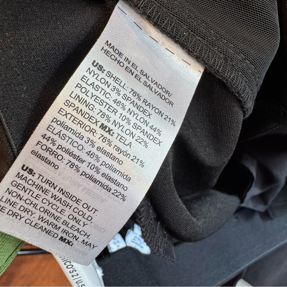 NWT Chicos Wide Legged Cropped Sailor Pants Juliet So Slimming 12 Black A6 - Picture 8 of 10